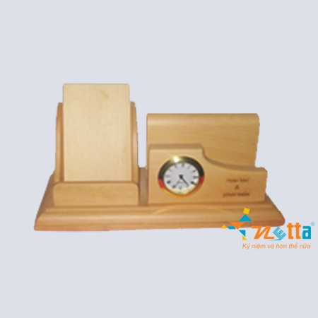 Đồng hồ gỗ để bàn đơn giản
