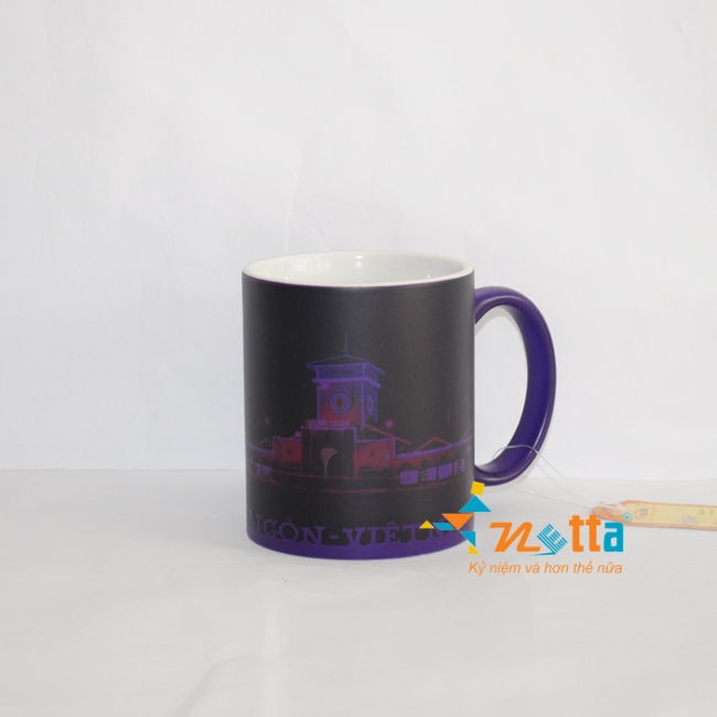 ly sứ đổi màu huyền ảo