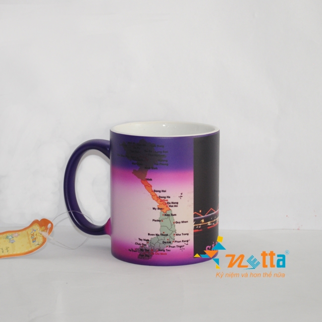 Ly sứ đổi màu toàn than huyền ảo